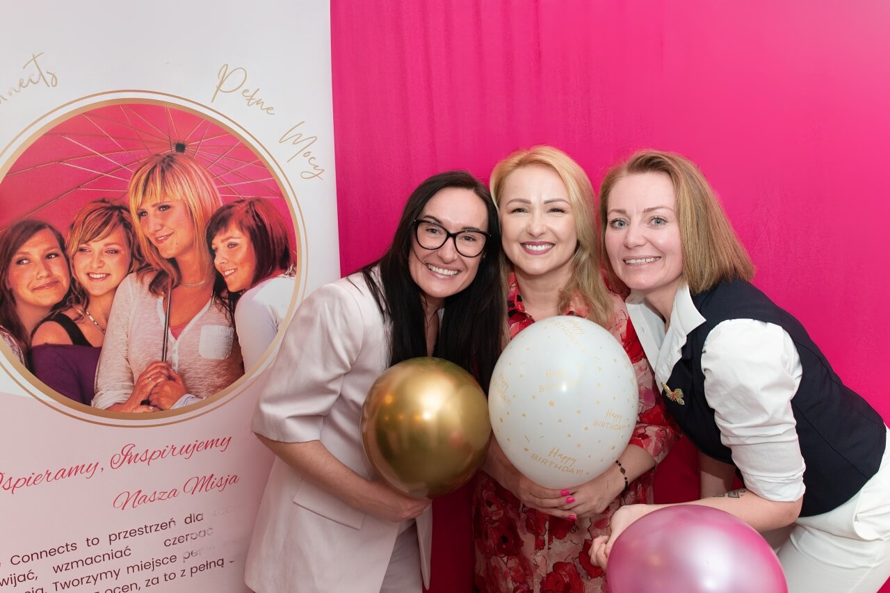 she connects community founders