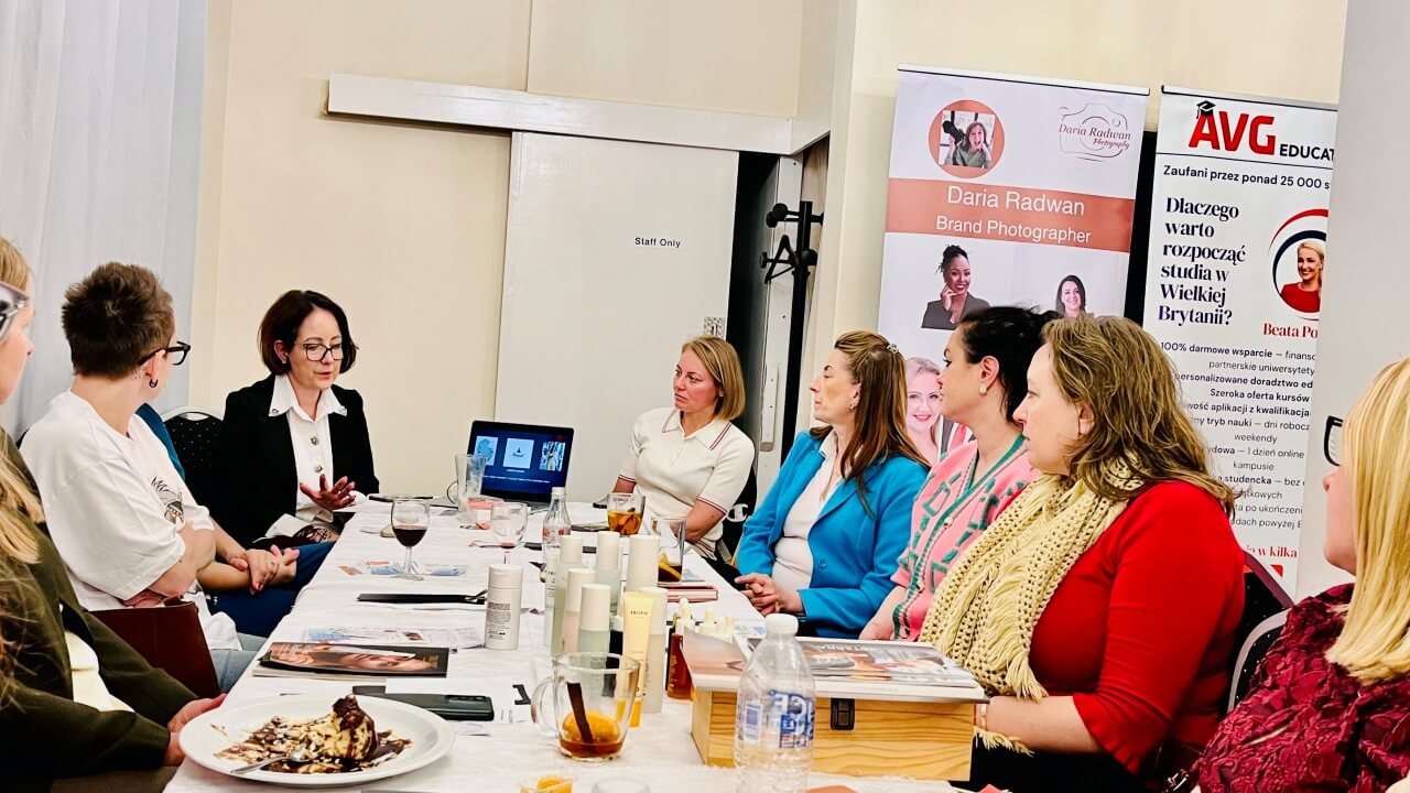 she connects meeting